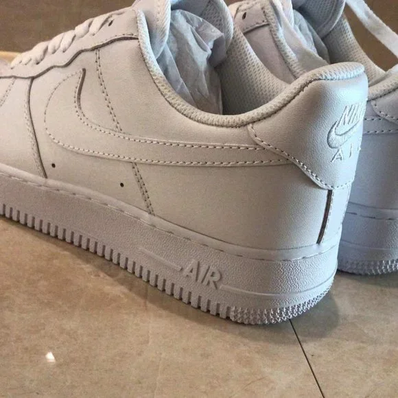 Size 8.5 - Nike Air Force 1 Low ‘07 Triple White Sneaker 315122-111. no box - Picture 5 of 7